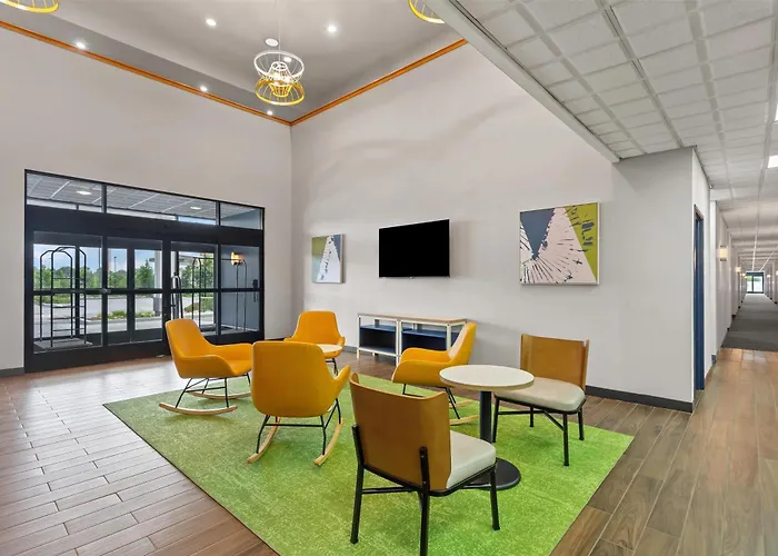 Отель Spark By Hilton I-57 Oak Forest