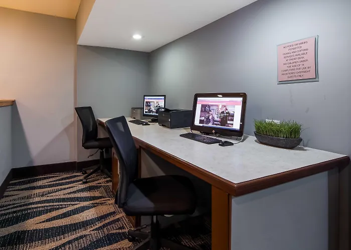 Spark By Hilton I-57 Hotel 3*