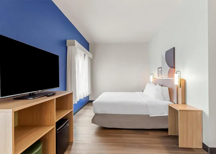 Spark By Hilton I-57 Hotel 3*